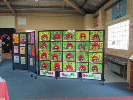 olding Pinboard Room Dividers used of displaying artwork in Sydney Primary School Classroom - Portable Partitions