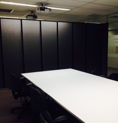 black privacy screen for meeting rooms - Portable Partitions