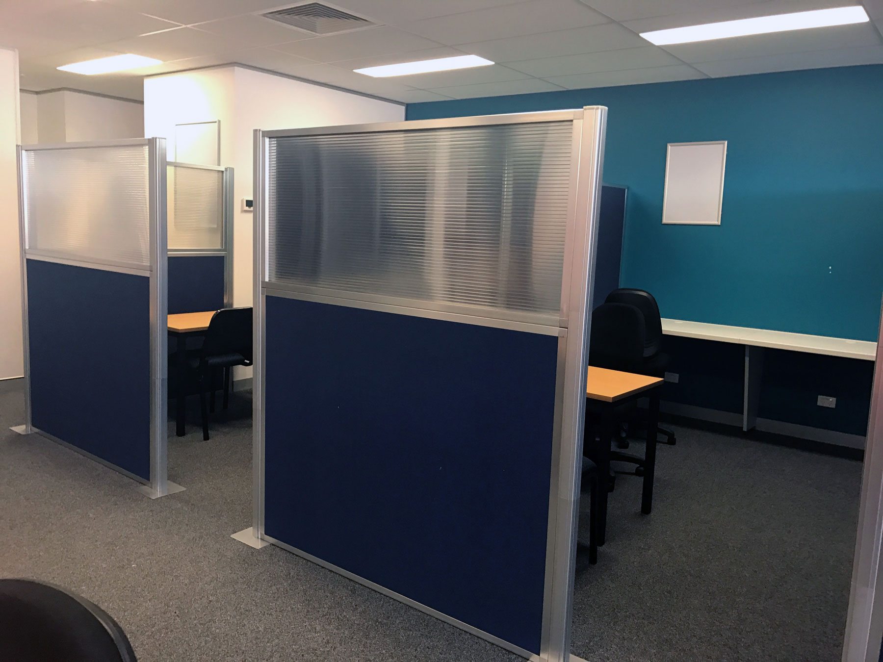 blue privacy screen for cabins in workstation - Portable Partitions