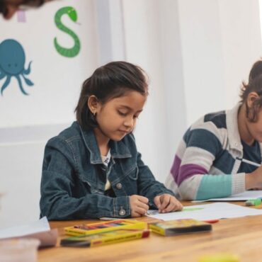 Data Walls made easy for learning experiences- portable partition
